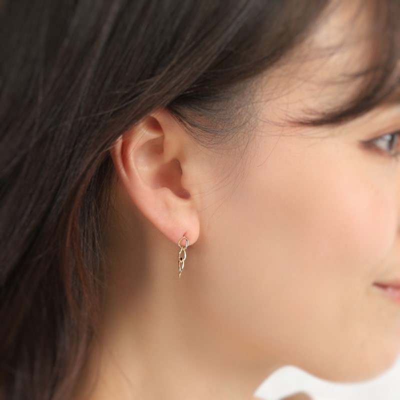 ＜ 甲府ジュエリー ＞K10 リーフのピアス　10059