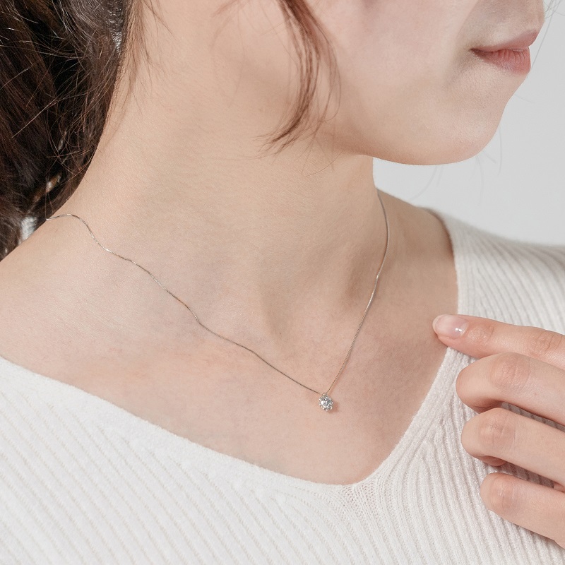 〈 甲府ジュエリー 〉プラチナ ダイヤモンドデザイン枠ネックレス(0.3ct)63-4040