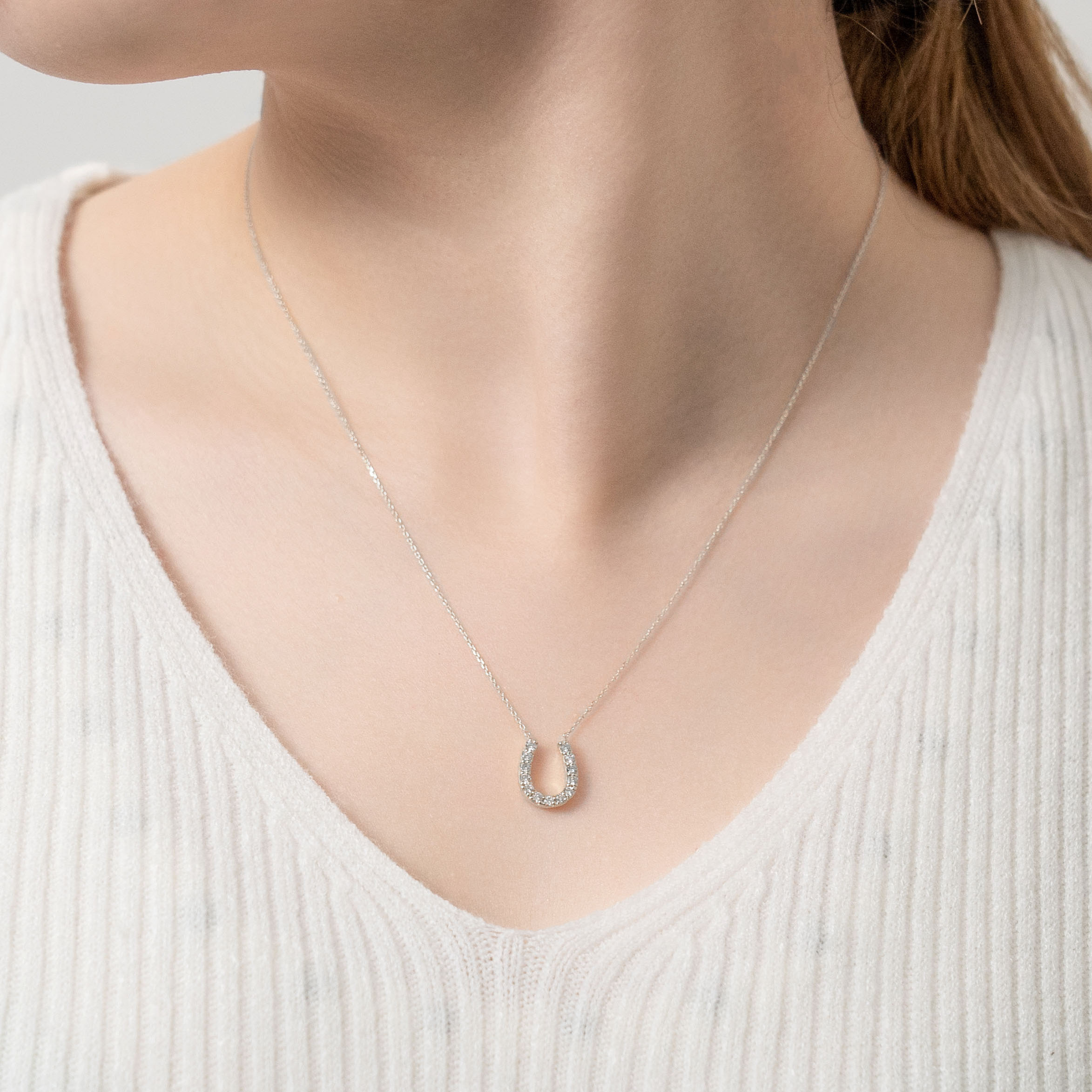 〈 甲府ジュエリー 〉プラチナ　馬蹄ダイヤモンドネックレス(0.32ct)63-8554