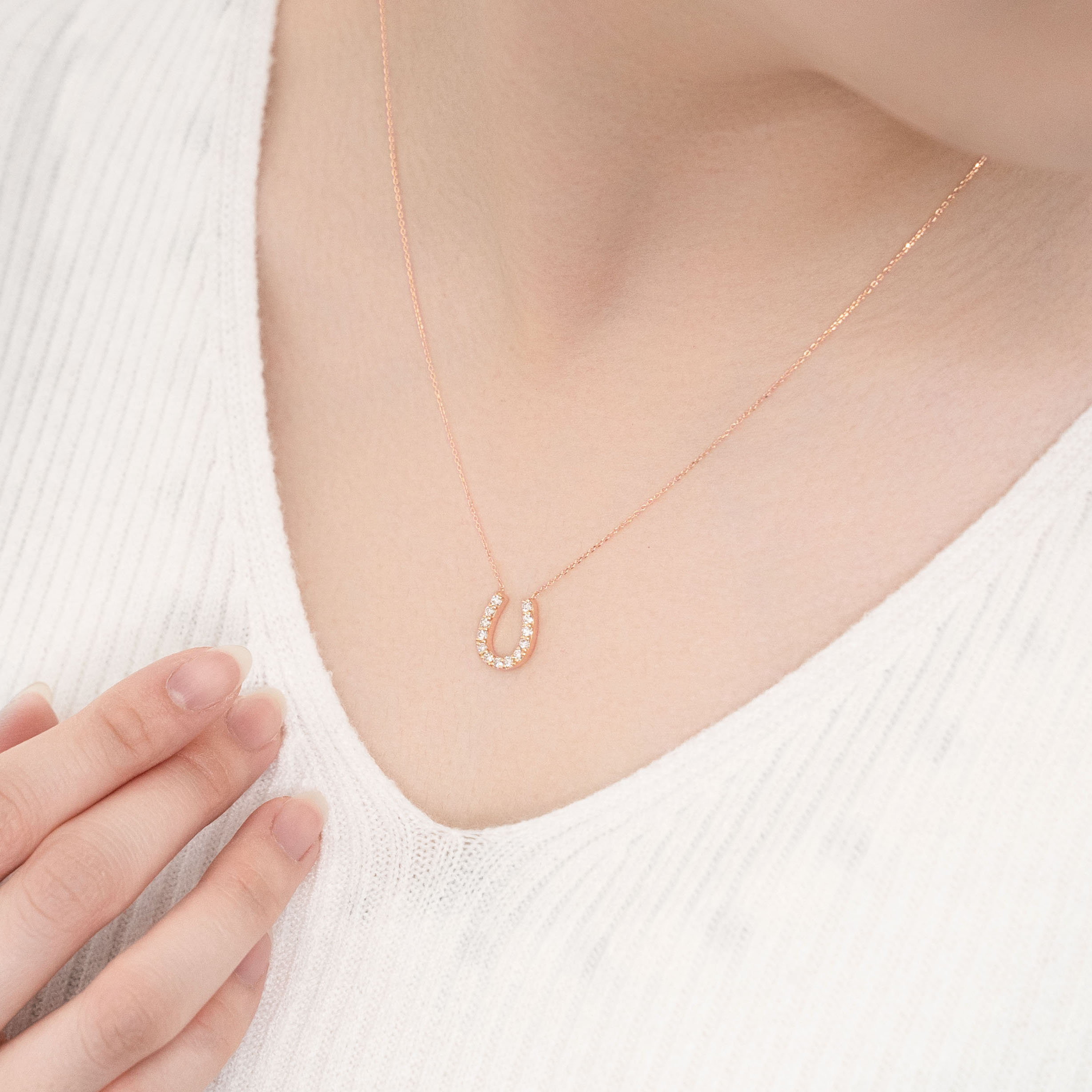 〈 甲府ジュエリー 〉K18ピンクゴールド　馬蹄ダイヤモンドネックレス(0.32ct)63-8555