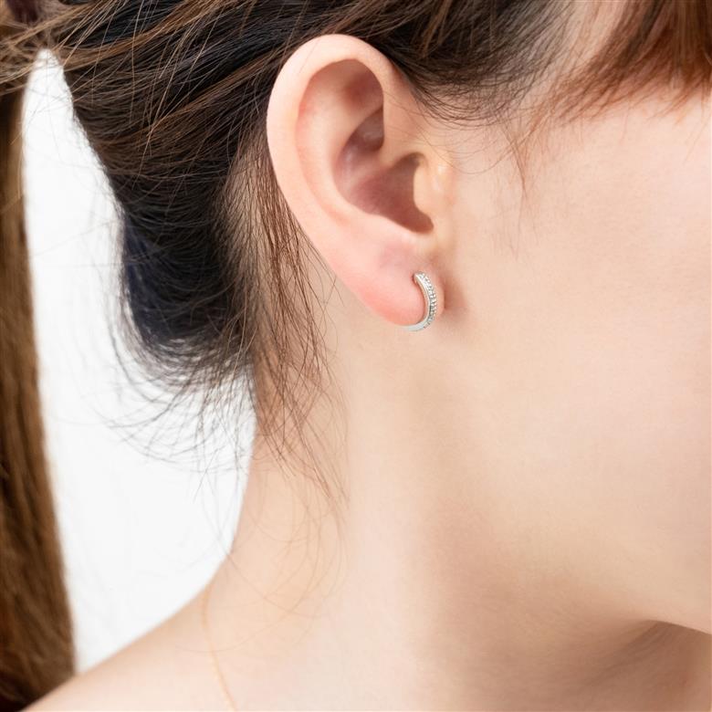 ＜ 甲府ジュエリー ＞K18ホワイトゴールド ダイヤモンドフープピアス(0.1ct)46-3424