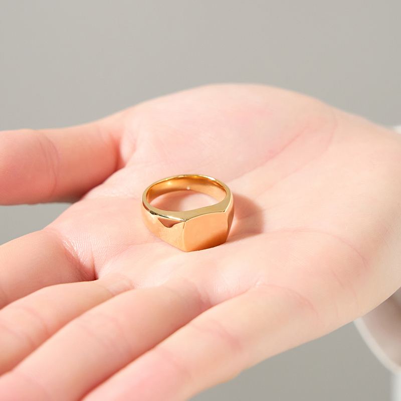 〈 甲府ジュエリー 〉K18 シグネットリング 26-7457