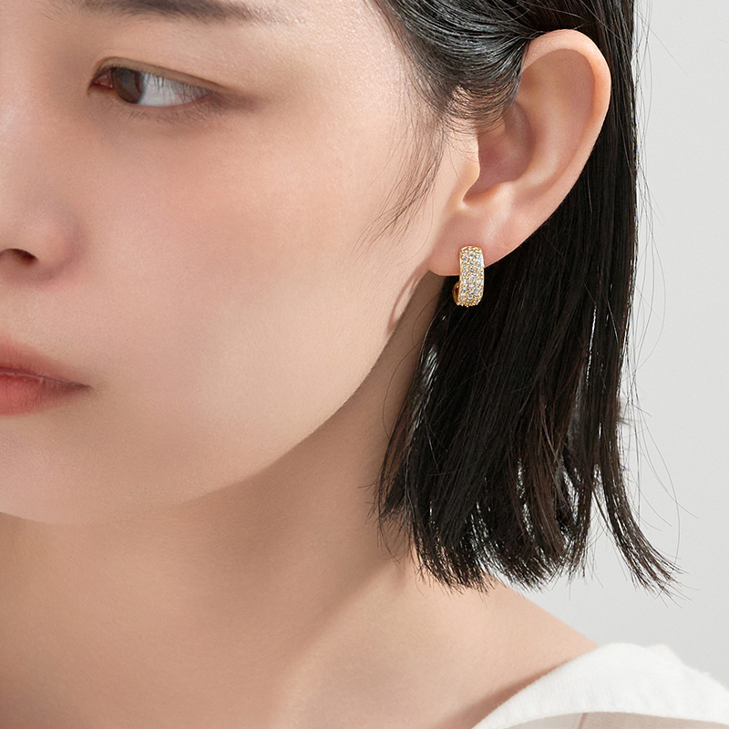 〈 甲府ジュエリー 〉K18 ダイヤモンド1.0ct パヴェスタッドピアス 43-6285