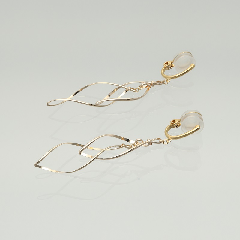 〈 甲府ジュエリー 〉K14GF　ダブルマーキスイヤリング　GFE-4020