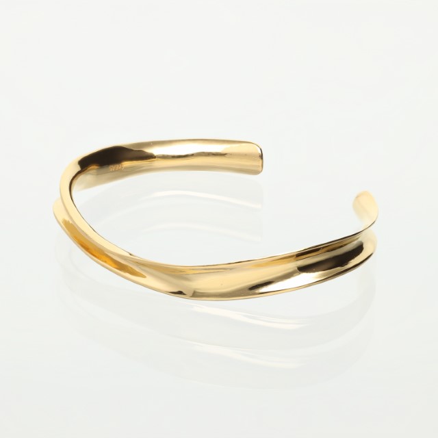 〈 甲府ジュエリー 〉SV925　ウェーブ　ゴールドバングル　GSV-3009GD