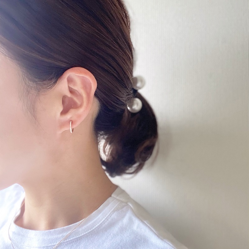 〈 甲府ジュエリー 〉[MADE IN KOFU]K18YG ハーフエタニティダイヤフープピアス Sサイズ 0.2ct TI-011