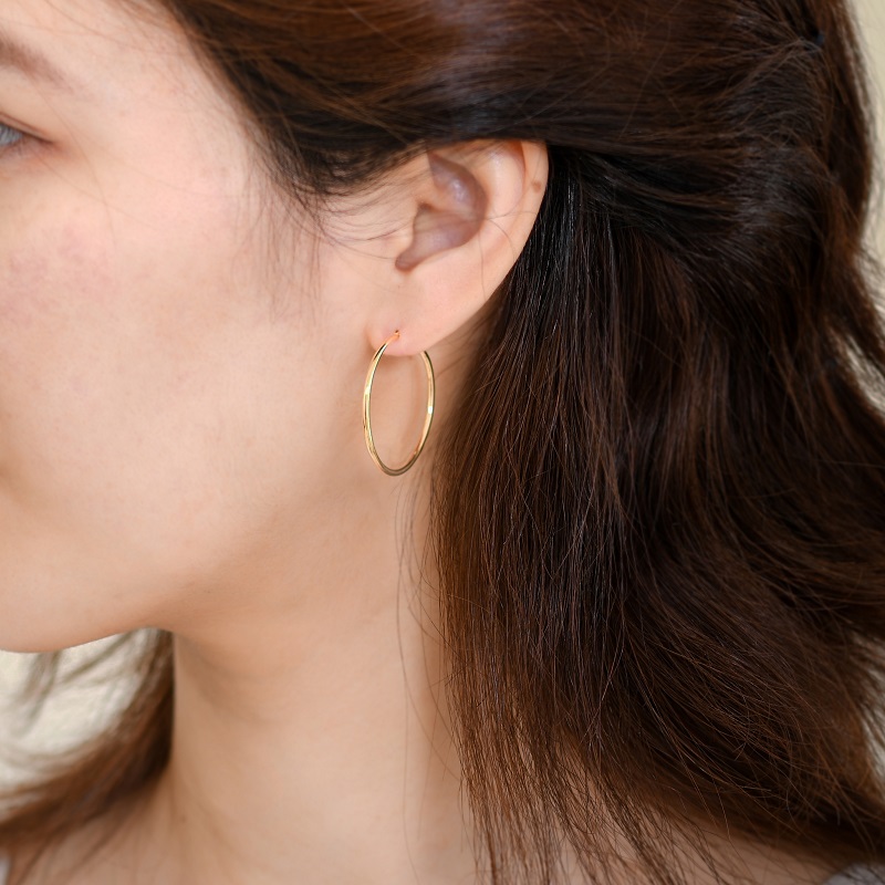 ＜ 甲府ジュエリー ＞K18 イエローゴールド シンプル フープ ピアス 大人 おしゃれ 幅1.5mm 直径30mm BPE-K1530