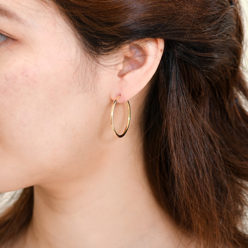 ＜ 甲府ジュエリー ＞K18 イエローゴールド シンプル フープ ピアス 大人 おしゃれ 幅2mm 直径30mm BPE-K2030