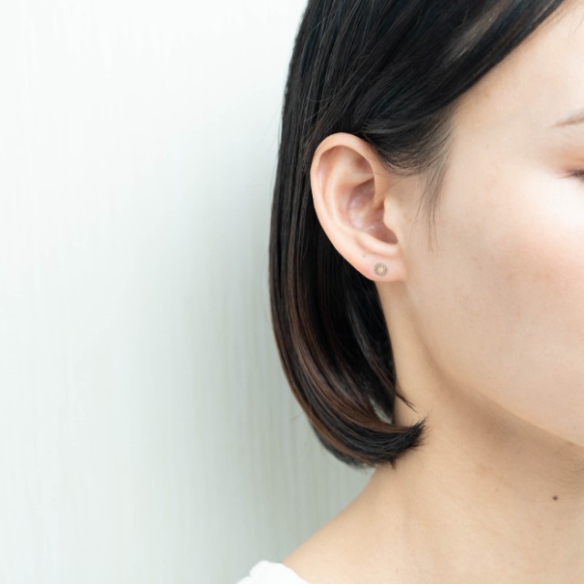 〈 甲府ジュエリー 〉【甲府ジュエリー】K18　ダイヤ　片耳ピアス（15132119）