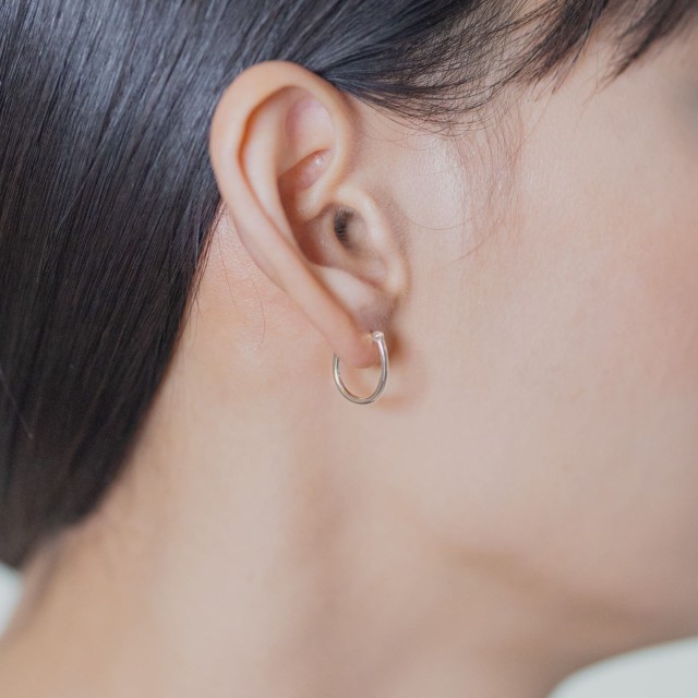 ＜ 甲府ジュエリー ＞【甲府ジュエリー】Pt900　プラチナ　フープピアス　Sサイズ（15132484）