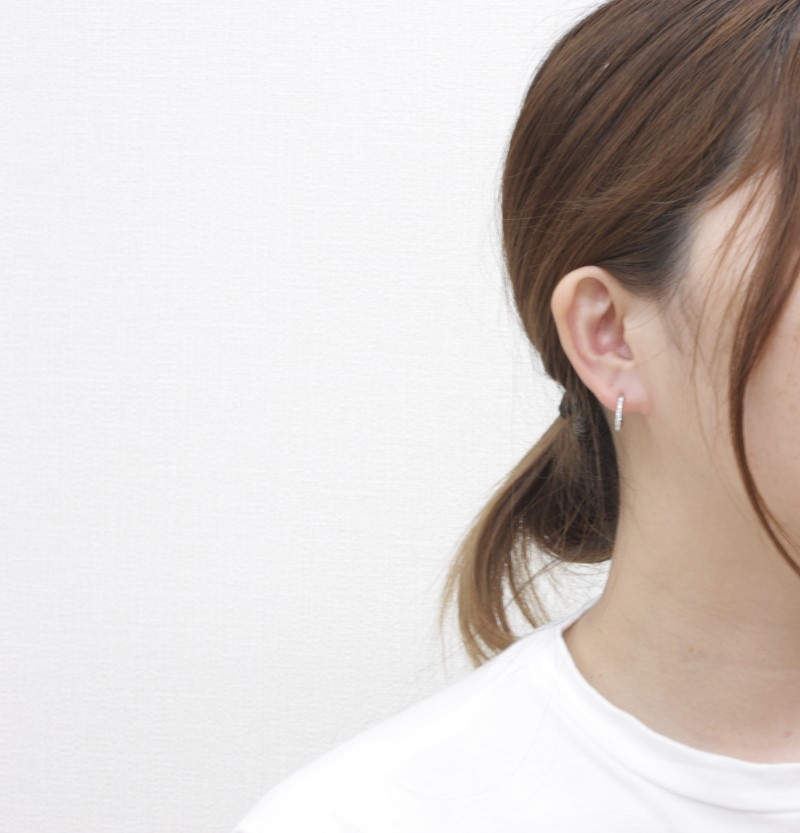 ＜ 甲府ジュエリー ＞PT900 ダイヤフープピアス 中折れ式 0.2ct 0118212