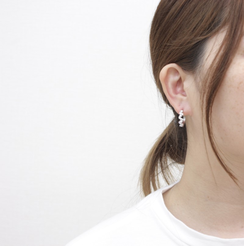 ＜ 甲府ジュエリー ＞PT900 ダイヤフープピアス 中折れ式 1.0ct 1115081