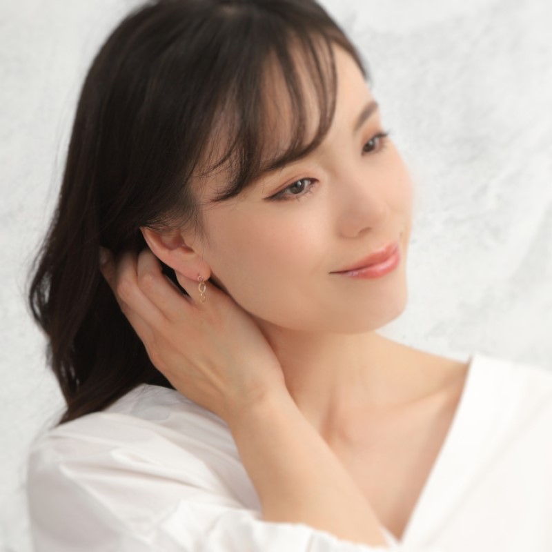 ＜ 甲府ジュエリー ＞K10 リーフのピアス　10059