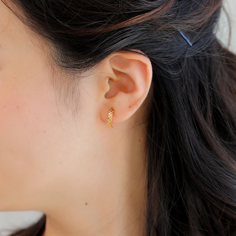 〈 甲府ジュエリー 〉K18 デザイン 地金 ピアス　15134