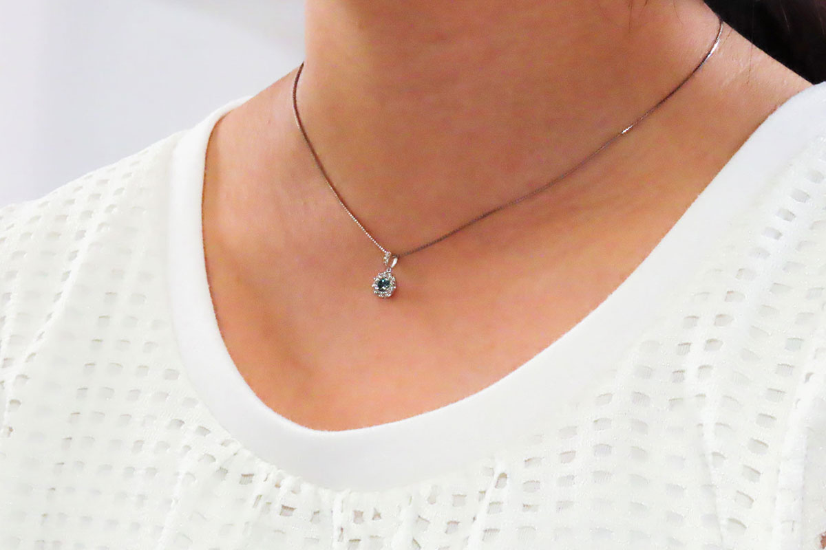 PT（プラチナ）　アイスブルーダイヤモンドペンダント　MJ-1108