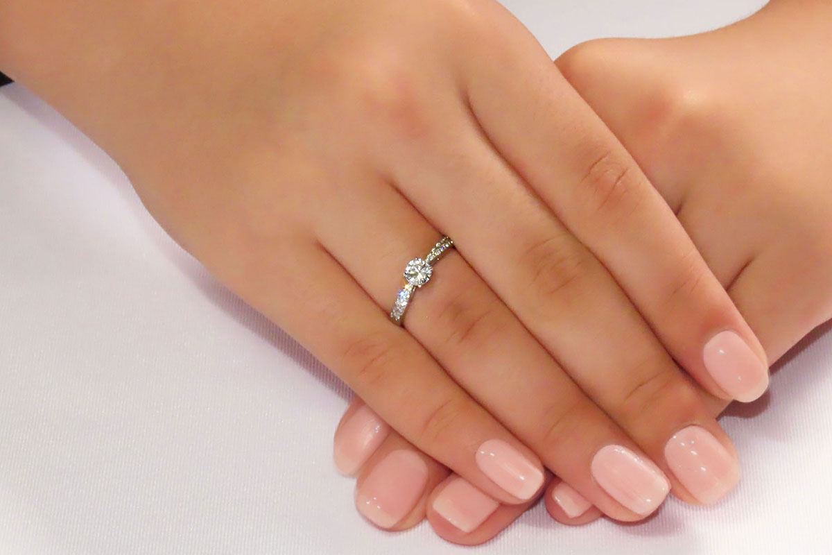 PT（プラチナ）　H＆C　ダイヤモンドリング　KT-1218