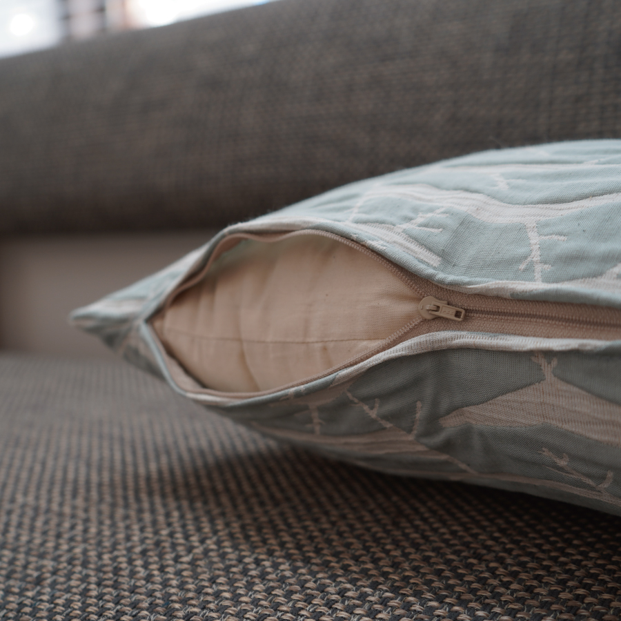 座れるクッション　cocioroso 白樺　青磁