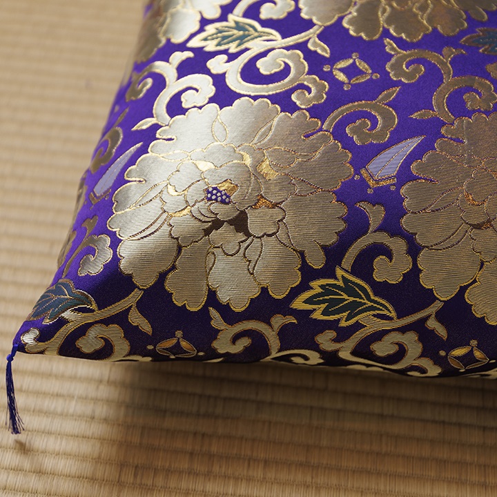 仏前座布団　唐草牡丹　紫色