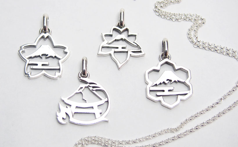 【ハンドメイドアクセサリー】夏 富士山ペンダント