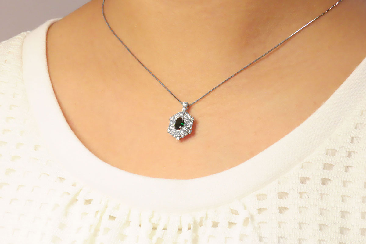 PT（プラチナ）　グリーンガーネットダイヤモンドペンダント　MJ-1136