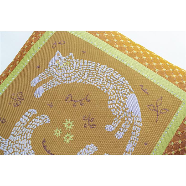 ギュッとしてホッとする小さなザブトン　ひるねのねこシリーズ　お庭のねこ（ベージュ）