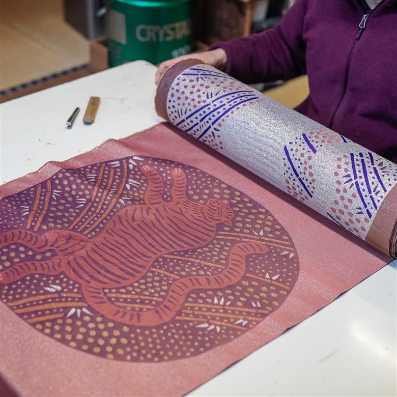 座れるクッション　cocioroso 白樺　青磁