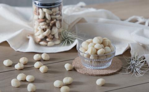 マカダミアナッツ　大粒　300g【アズールヤード】ナッツ　おつまみ　ロースト加工　健康　美容　無塩　ヘルシー マカダミアナッツ300g