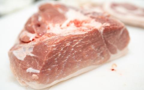 【冷蔵配送】幻の豚！富士湧水ポークセット　約1.7kg