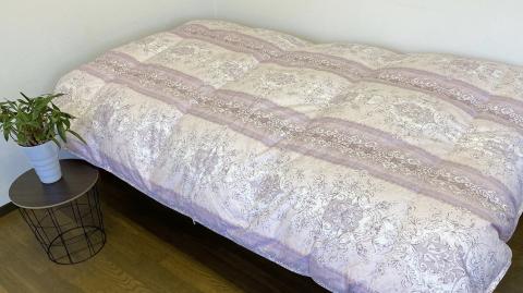 【シングル】都留市の羽毛掛け布団　新2層式キルト　ホワイトダウン93％　ダウンパワー400以上（防ダニ・抗菌・防臭）アリエス（ピンク系）