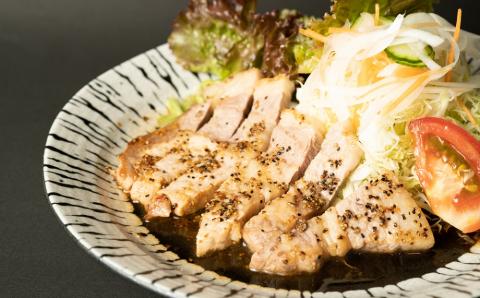 【冷蔵配送】幻の豚！富士湧水ポークセット　約1.2kg