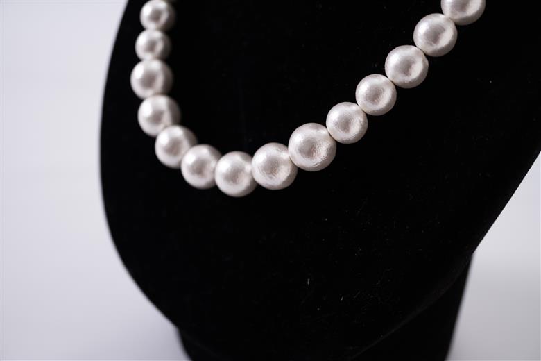 コットンパール「ホワイト」シンプルショートネックレス(金具ゴールド) ホワイト