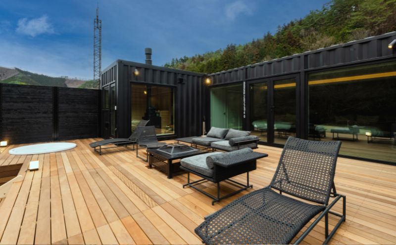 聖地「サウナしきじ」の笹野美紀恵がプロデュースしたサウナ付きのプライベート施設 【郷音-G.O.A.T.- by ReZARD】ふるさと納税宿泊補助券 100,000 円分 宿泊補助券 100,000 円分