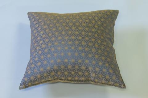 甲州織　羽毛クッション「麻の葉 藍色」（リユース羽毛）