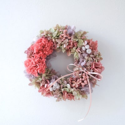 プリザーブドフラワーのカーネーションリース　モーヴピンク