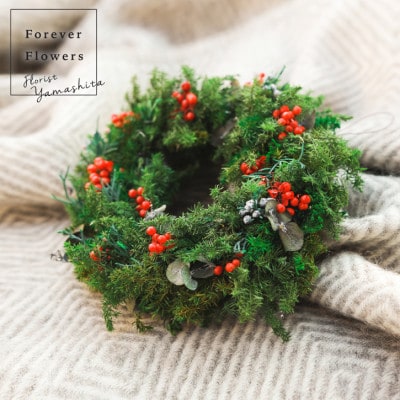 クリスマスを彩るナチュラルテイストのプリザーブドフラワーリース