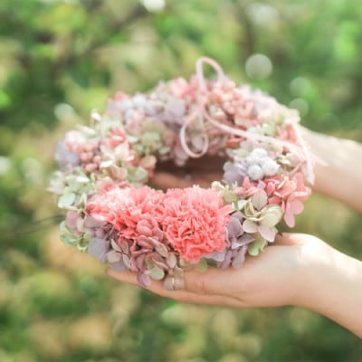 プリザーブドフラワーのカーネーションリース　モーヴピンク