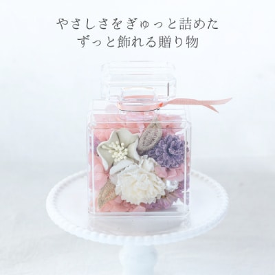 プリザーブドフラワーを使ったボタニカルキャンドルとアレンジのギフトセット。おしゃれなインテリアに