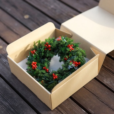 クリスマスを彩るナチュラルテイストのプリザーブドフラワーリース