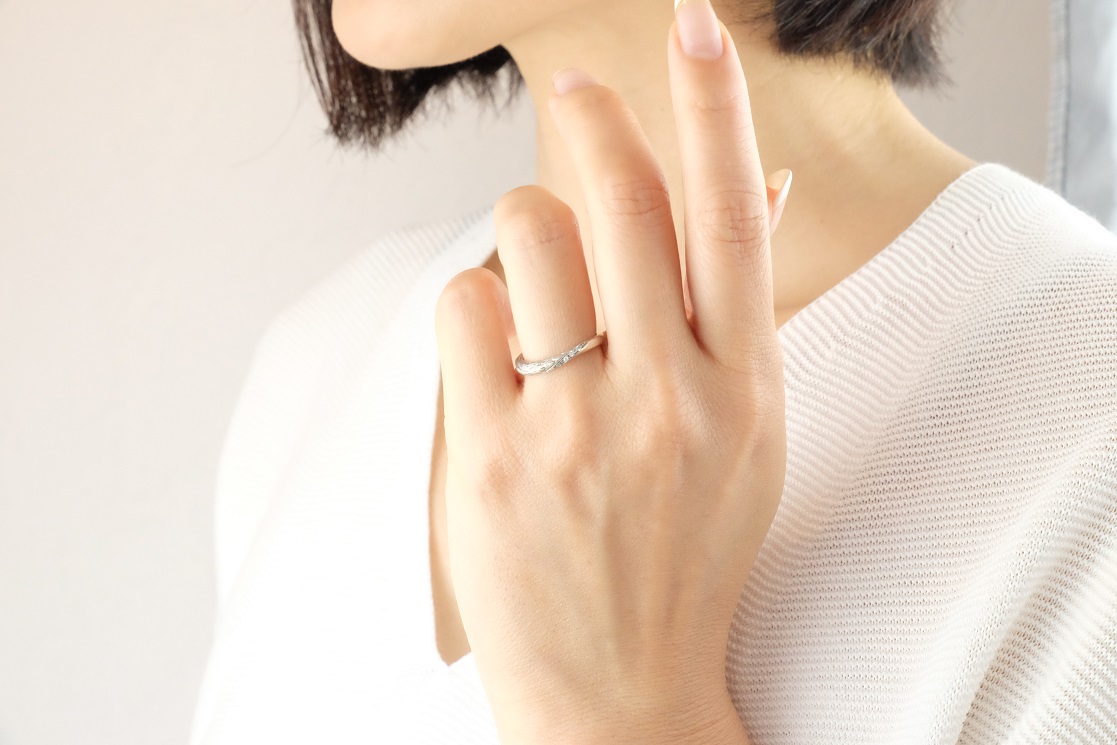 ブルージュの羽根ダイヤモンドリング　レディース【サイズ：8号～16号（1号刻み）】