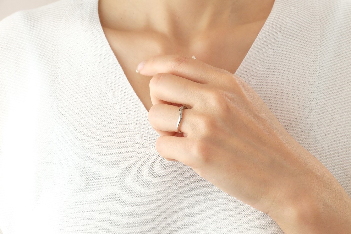 ブルージュの羽根リング　レディース【サイズ：8号～16号（1号刻み）】