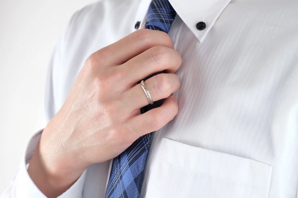 ブルージュの羽根リング　メンズ【サイズ：10号～18号（1号刻み）】