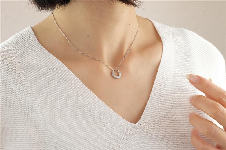 ブルージュの羽根ネックレス　シルバー（ブルーダイヤ）