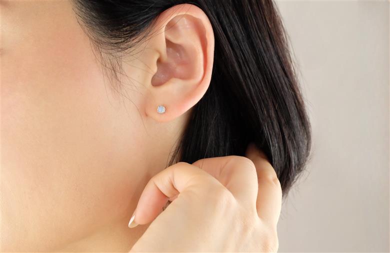 シンプルピアス　プラチナ（ダイヤ）