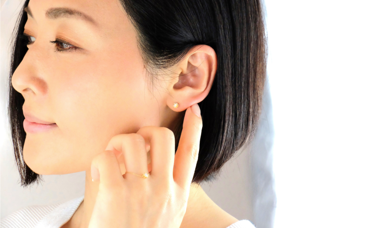 シンプルピアス　K18（ダイヤ）