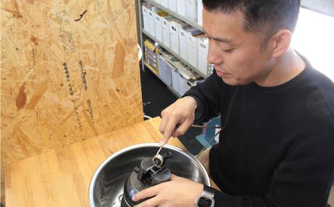 K18 手彫りシグネットリング (中)