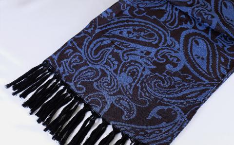 郡内織物　絹紡ストール(シルク100%) ペイズリー青