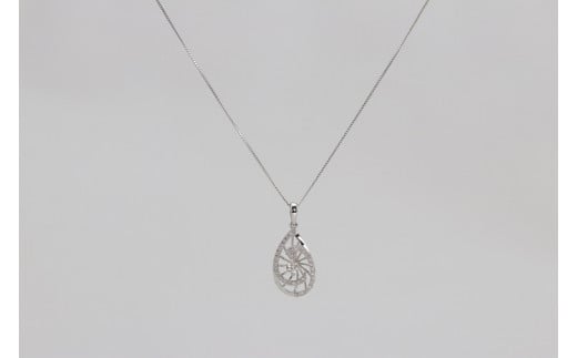 K18WG 計0.23ctの1個のダイヤとまわりに32個の小さなダイヤ付きのペンダント Islauth19 [Islauth 山梨県 韮崎市 20743434] アクセサリー ネックレス ジュエリー ダイヤ シンプル おしゃれ プレゼント ギフト 贈りもの 贈答