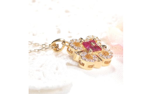 ネックレス K18YGイエローゴールド ダイヤモンド 0.15ct ルビー スクエア クローバー ペンダント 18金 菱形【f271-k18yg-ru】 [株式会社オーダーメイドジュエリーメイ 山梨県 韮崎市 20742926] アクセサリー アクセ ジュエリー