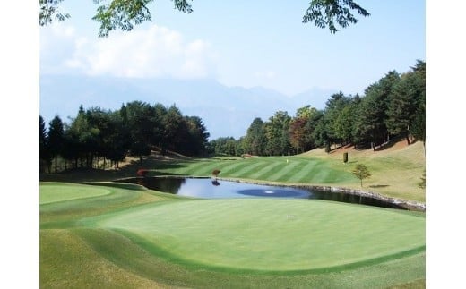 【甲斐ヒルズカントリー倶楽部】 平日4名セルフプレー招待券 [甲斐ヒルズカントリー倶楽部 山梨県 韮崎市 9010342] ゴルフプレー券 招待券 セルフプレー 4名 平日 平日ゴルフ券 ゴルフチケット チケット 山梨 韮崎