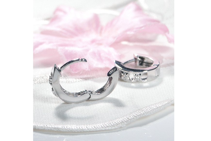 ピアス プラチナ PT900 ダイヤモンド 0.03ct フープピアス 【f220-pt】 [オーダーメイドジュエリーメイ 山梨県 韮崎市 20745078] ジュエリー アクセサリー 両耳 抜け感 太め ダイヤピアス